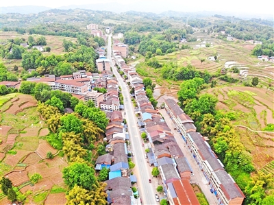 大石乡场镇自2021年3月被确定为市级乡村振兴重点帮扶乡镇后,垫江县